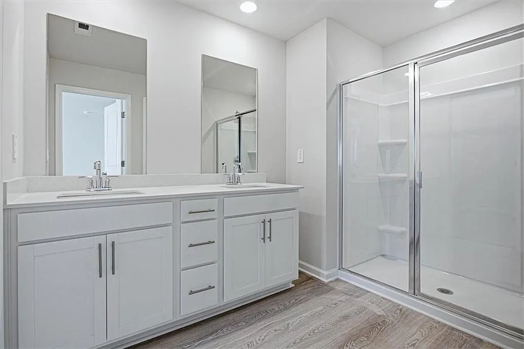 3 bed, 2.5 bath, 1695 sqft, $2,200 — Photo 3