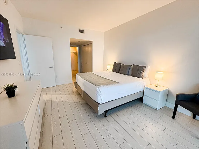2600 E Hallandale Beach Blvd #3104 — Photo 16