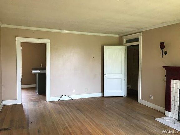 2nd image of 3307 8th St E