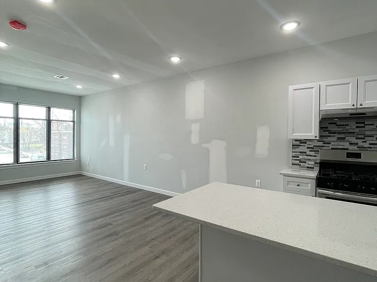 121 Fair St #5 — Photo 3