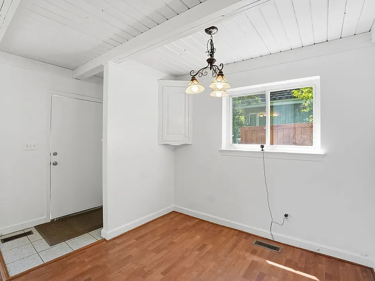 11000 Park Rd — Photo 4