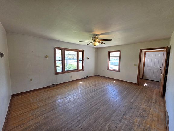 2nd image of 452 Marsh St