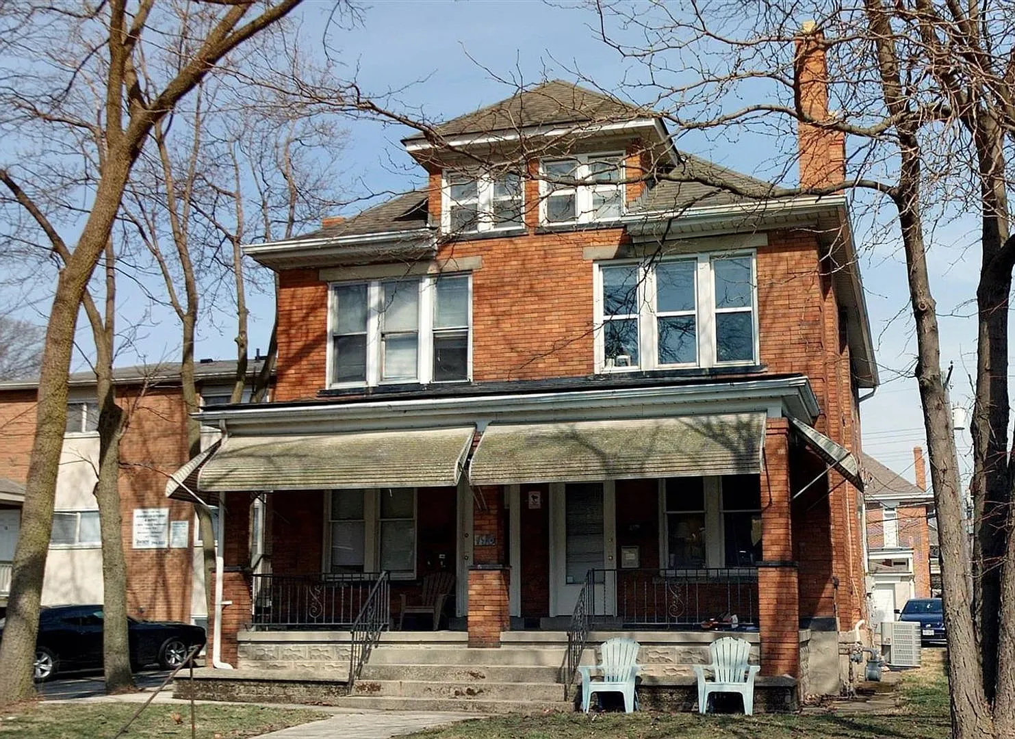 194 E 13th — Photo 2