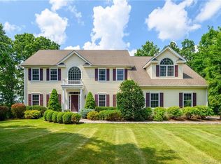 4 Jacobs Ln, Newtown, CT 06470