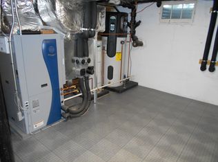 98 Court St, Cromwell, CT 06416