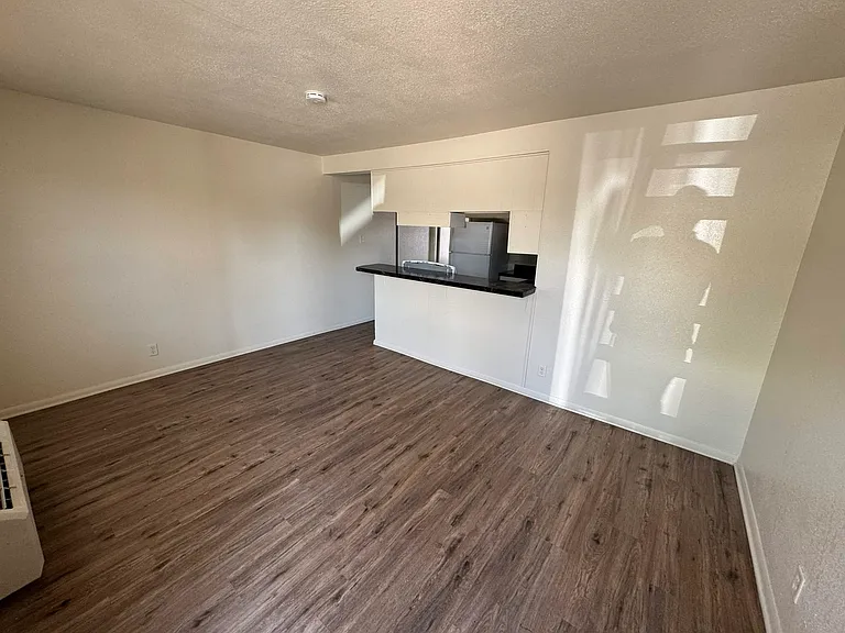 Chapparal Apartments — Photo 10