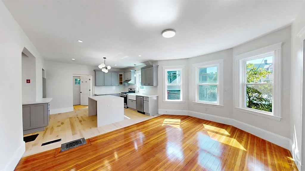 4 bed, 2.0 bath, 2250 sqft, $4,300 — Photo 1