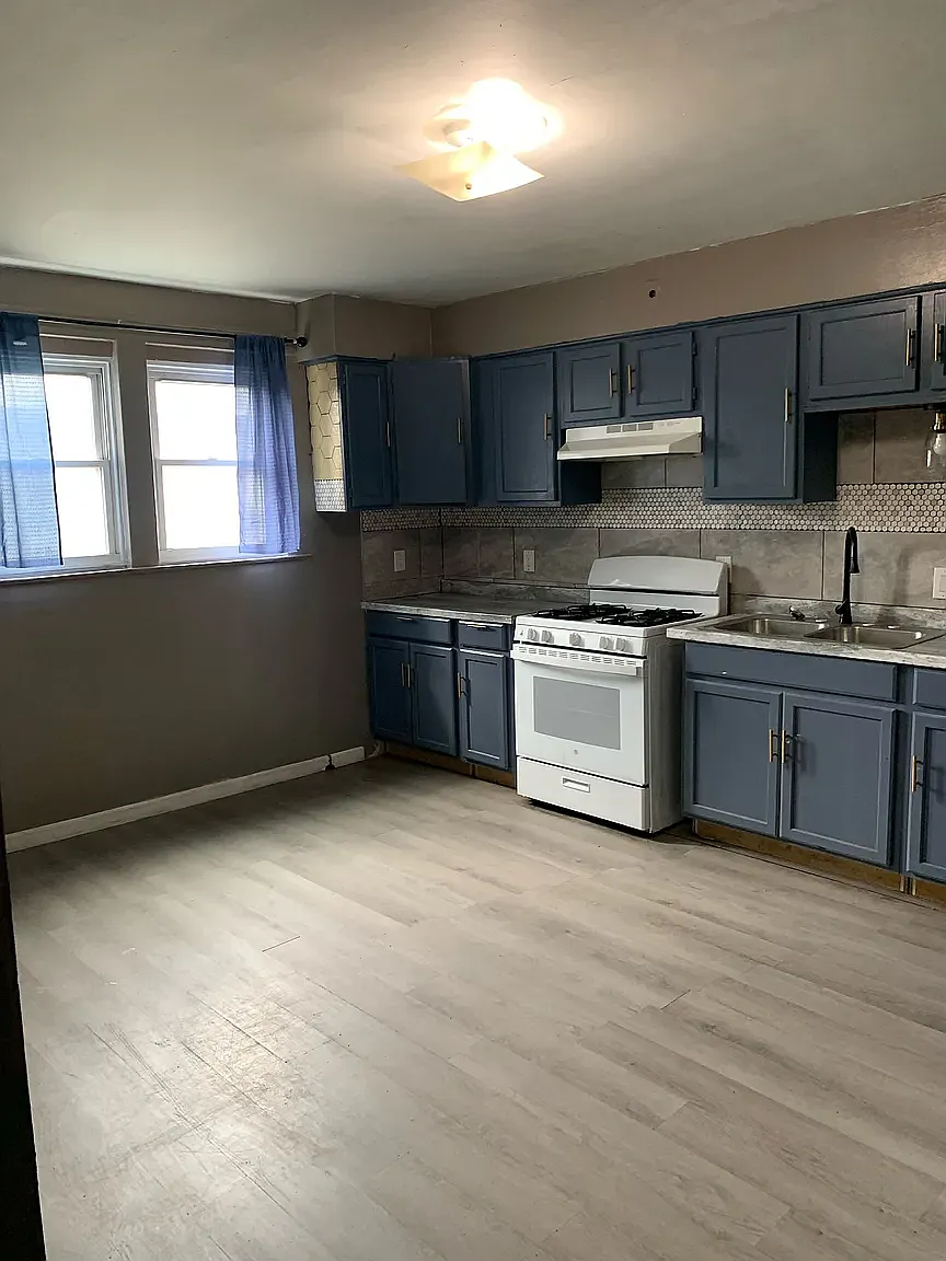 3 bed, 1100 sqft, $1,695 — Photo 3