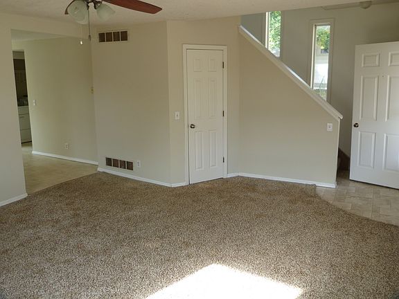 4th image of 210 N Green St