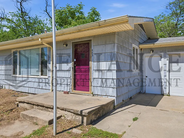 4853 S Madison Ave — Photo 4