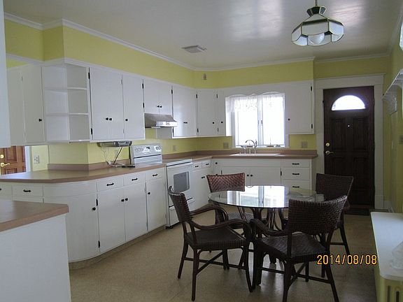3rd image of 634 E Gansevoort St