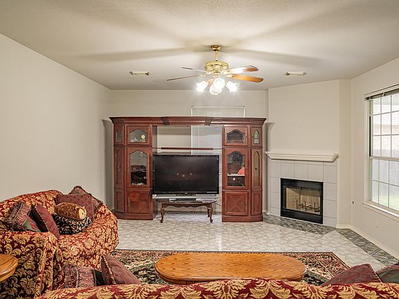 4th image of 1604 Chasewood Dr
