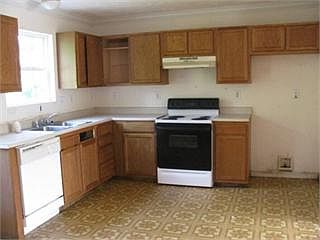 3rd image of 119 McDaniel Ave
