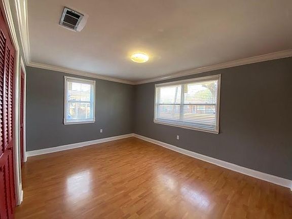 4th image of 218 Magnolia Ave