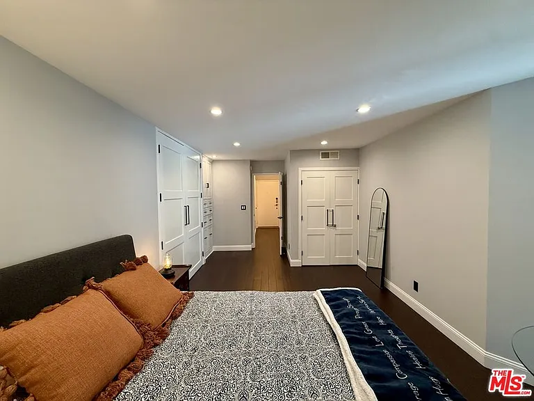 8530 Holloway Dr #318 — Photo 13