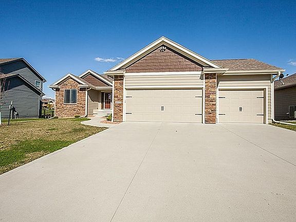 2nd image of 4115 NE Briarwood Dr