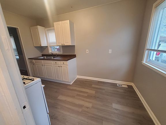4th image of 21901 Colony St
