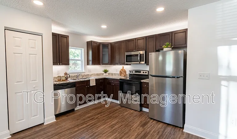 1756 Lane Ave S #1 — Photo 5