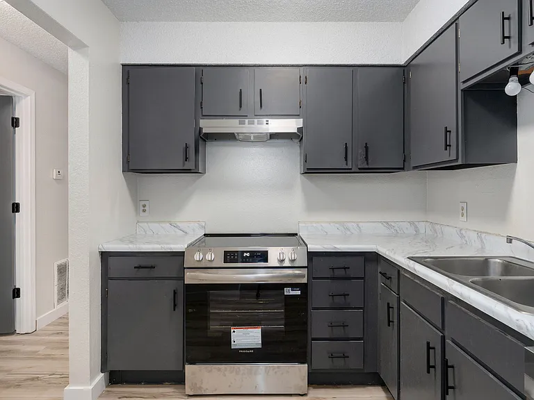 1221 S Park Ave #5 — Photo 13