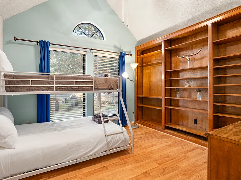 1424 Cobblestone Dr — Photo 29