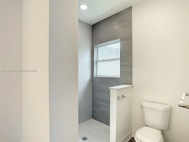 14210 Luxo Ave — Photo 11