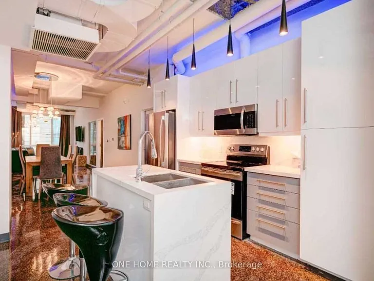 405 Dundas St W #201 — Photo 4