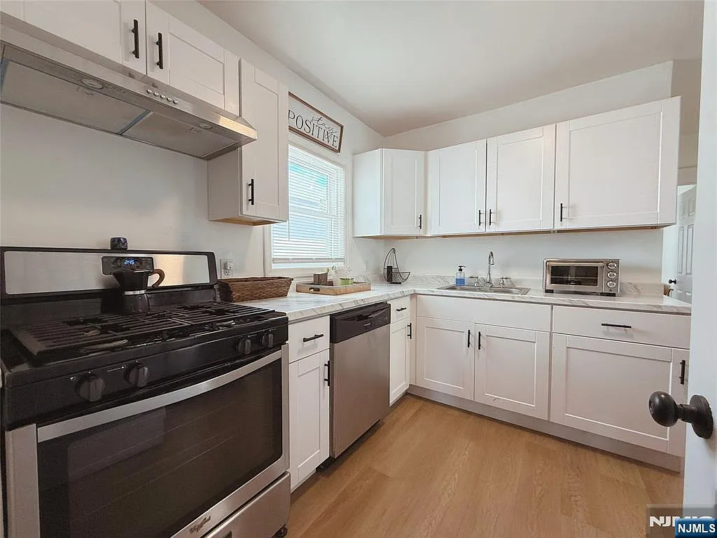 3 bed, 1.0 bath, $2,650 — Photo 1