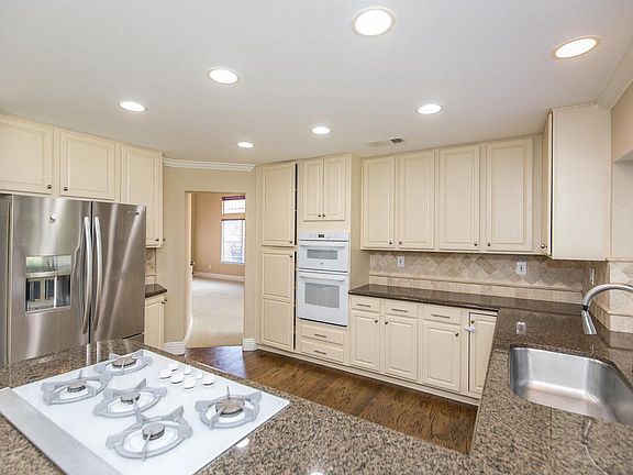 3rd image of 352 Cliffhollow Ct