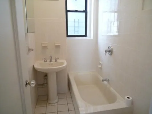 Rented by Raz Realty | media 52