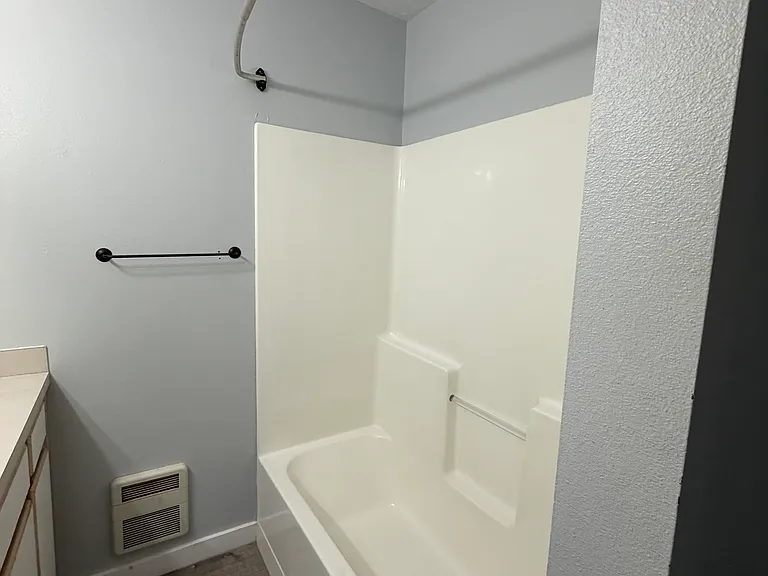 116 Delaware Ave #E — Photo 8