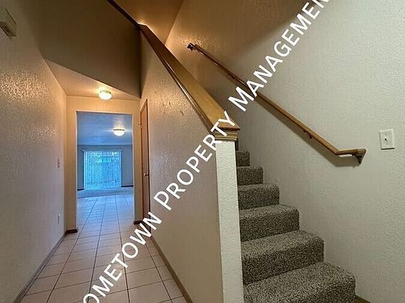 3rd image of 1232 Mary Lou St SE
