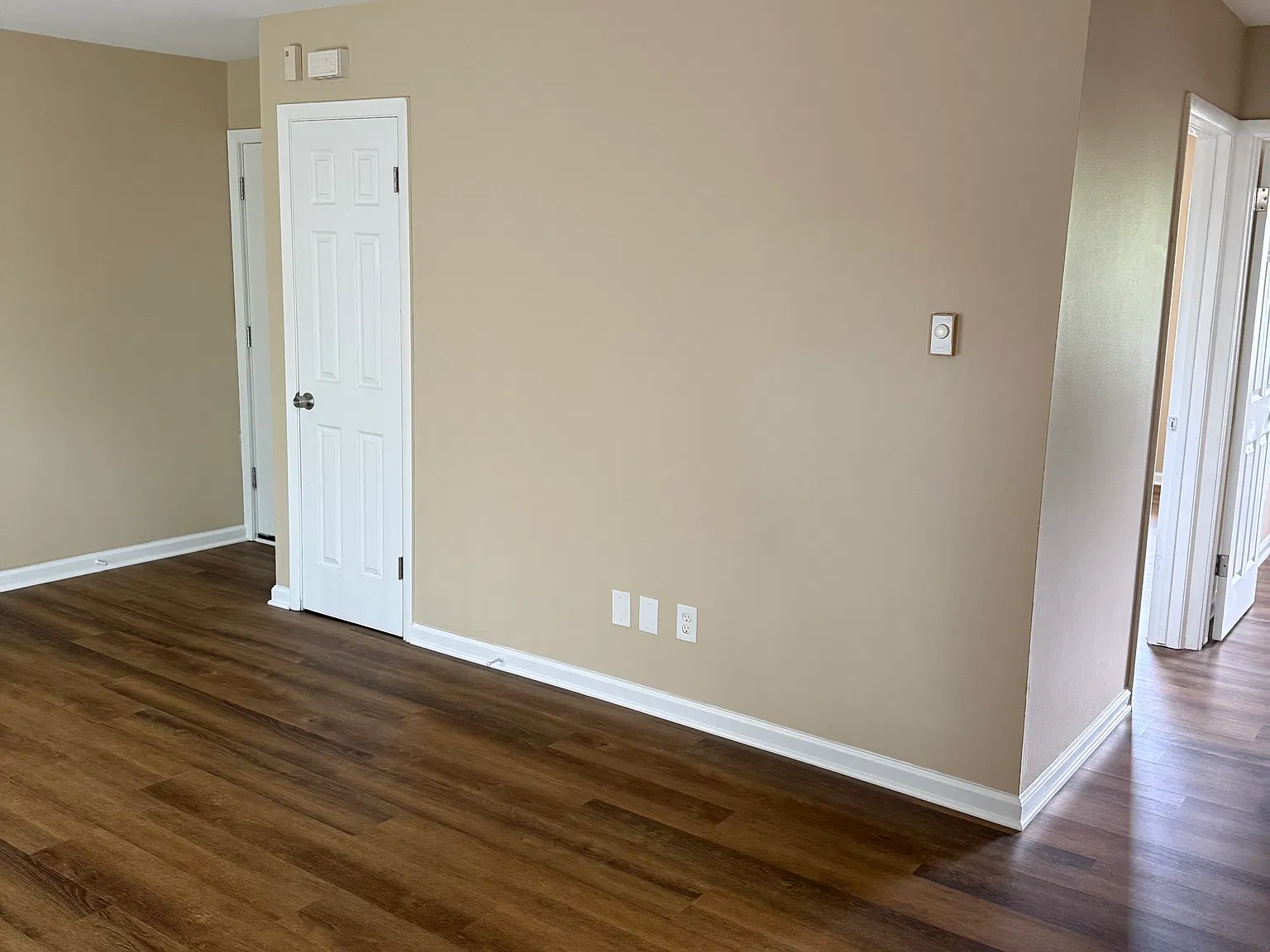 2 bed, 876 sqft, $1,700 — Photo 2