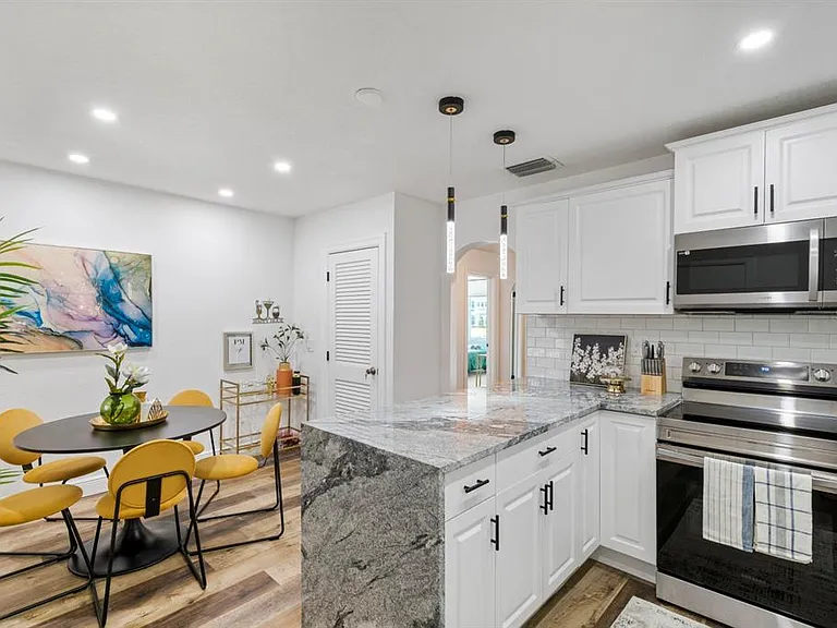 2402 W Cypress St — Photo 23