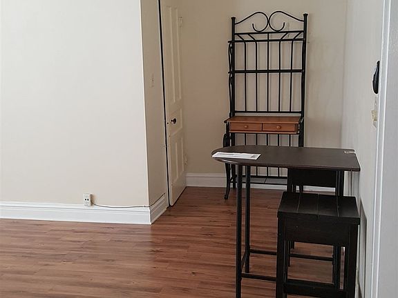4th image of 3758 N Sacramento Ave