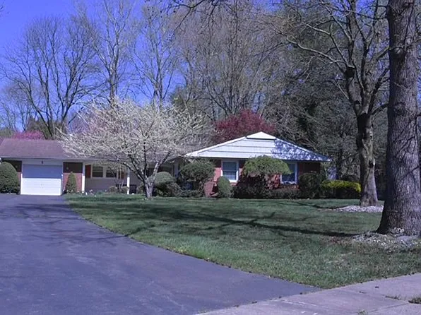 3 Forman Ct, Manalapan, NJ 07726