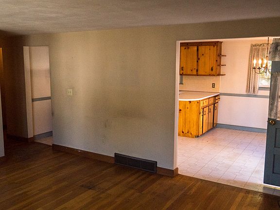 4th image of 62 Frye St