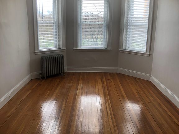 3rd image of 121 Park Dr APT 27