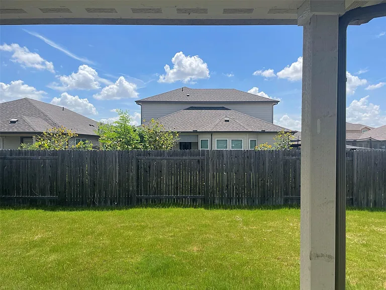 104 Greenspire Downs Dr — Photo 6
