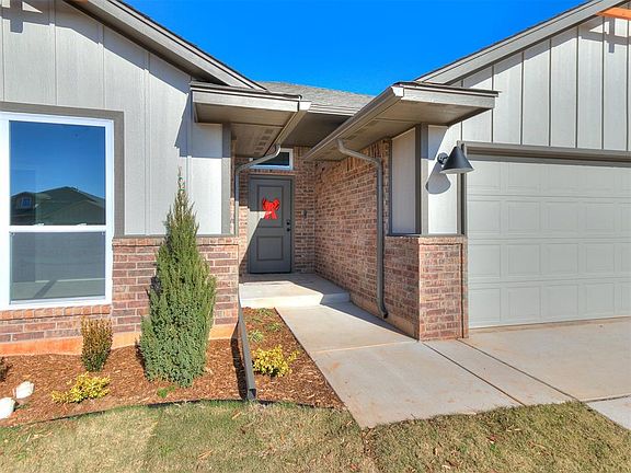 2nd image of 4011 Lynford Ln
