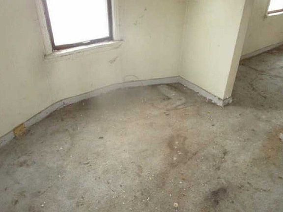 4th image of 439 Alexander St