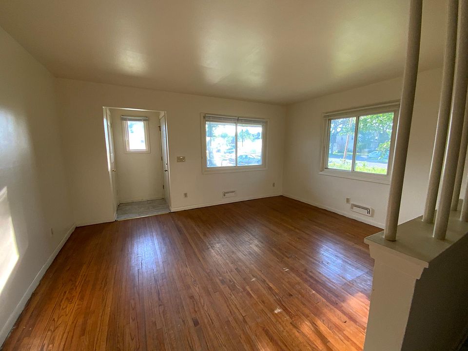 1st image of 2652 Oliver Ave N