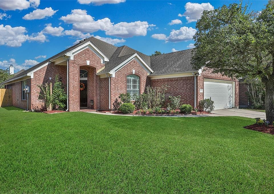 Welcome to 20626 Louetta Oak Drive in the peaceful neighborh