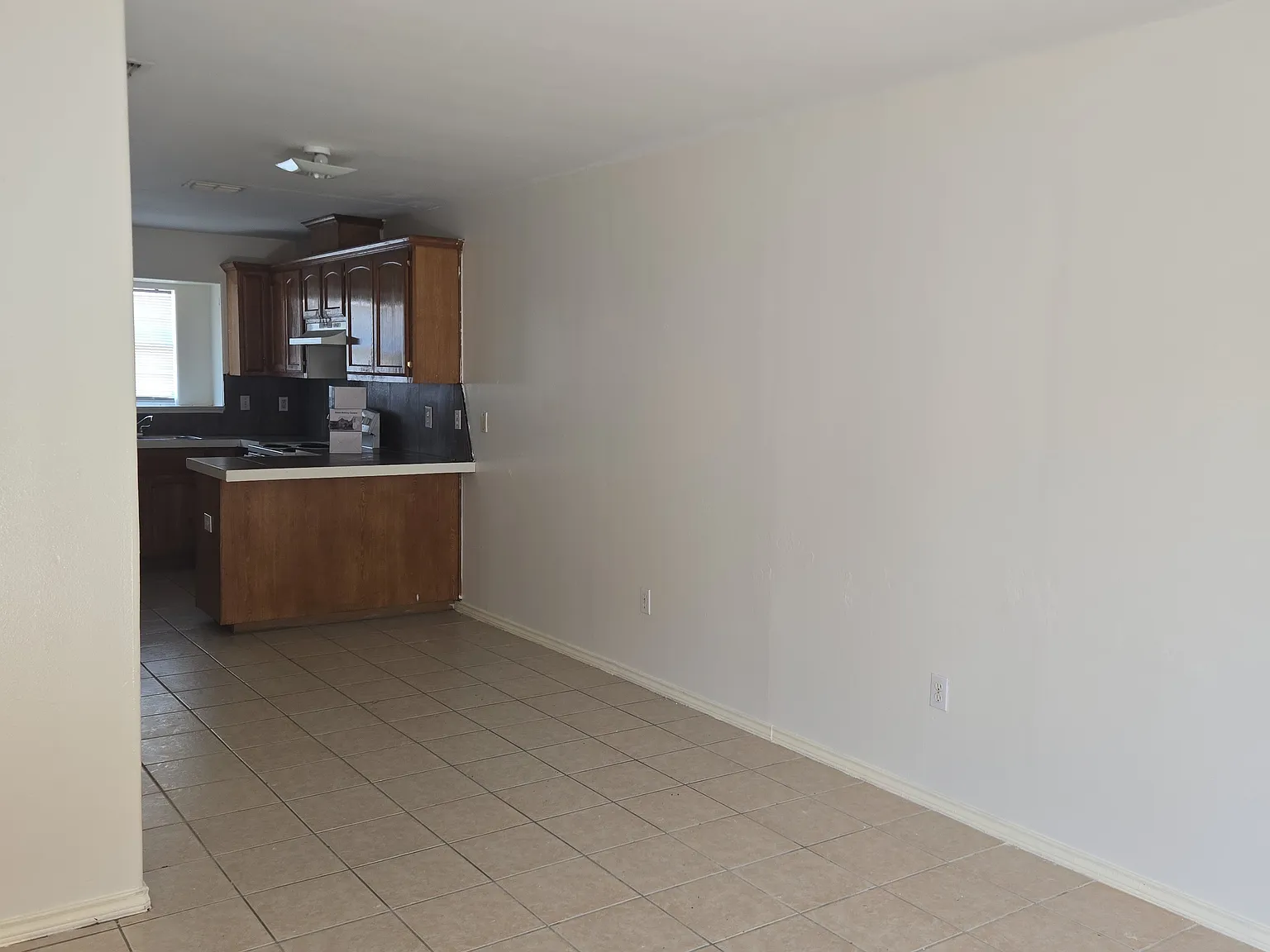 2 bed, 952 sqft, $825 — Photo 2