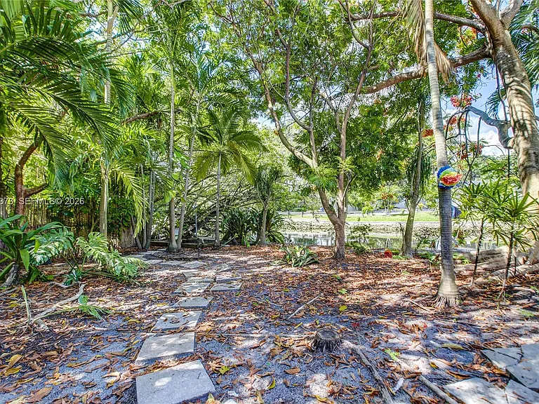 616 SW 11th Ct — Photo 43