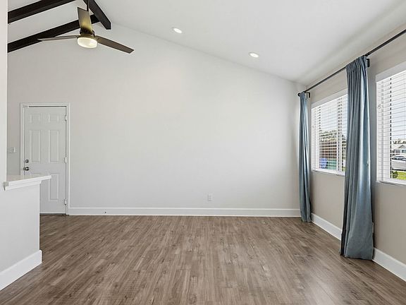 3rd image of 6102 Glacier Dr