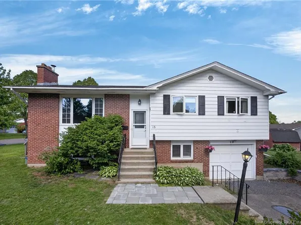 18 Dickson St, Fredericton, NB E3A 5A7
