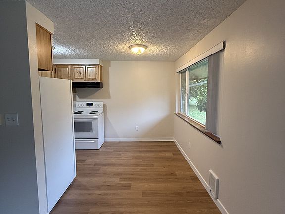 5th image of 10837 SE 200th St APT B5