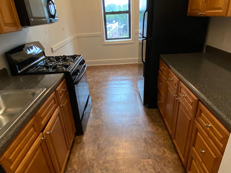 1st image of 6 East Ave #3