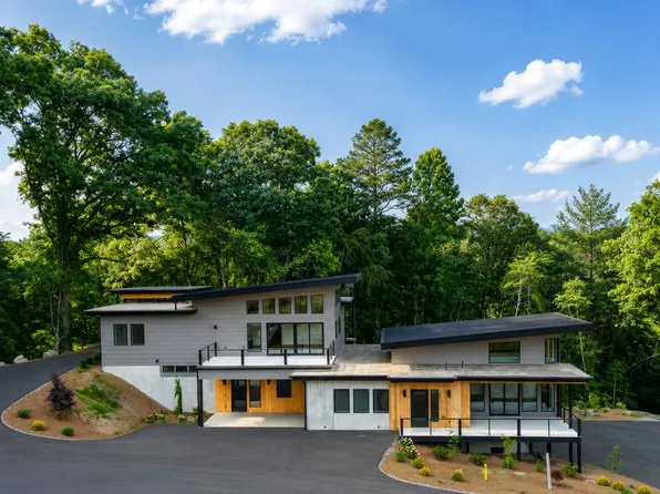 203 Mountain Laurel Dr, Franklin, NC 28734