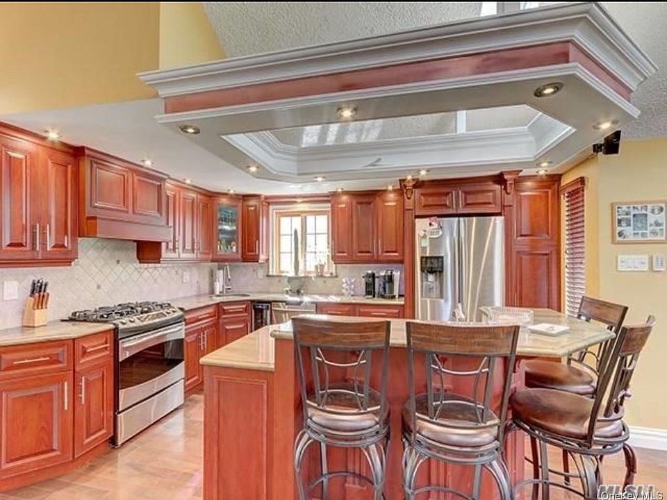 2nd image of 123 Clubhouse Road